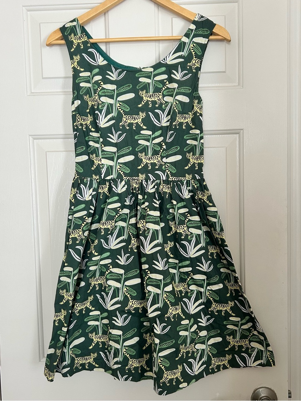 ModCloth Green Tropical Leaf Sleeveless Fit & Flare Dress Womens Size Medium